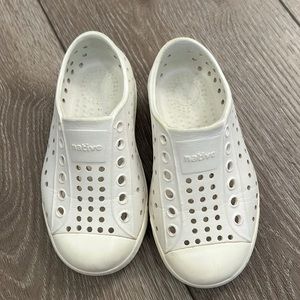 Size 7 white natives